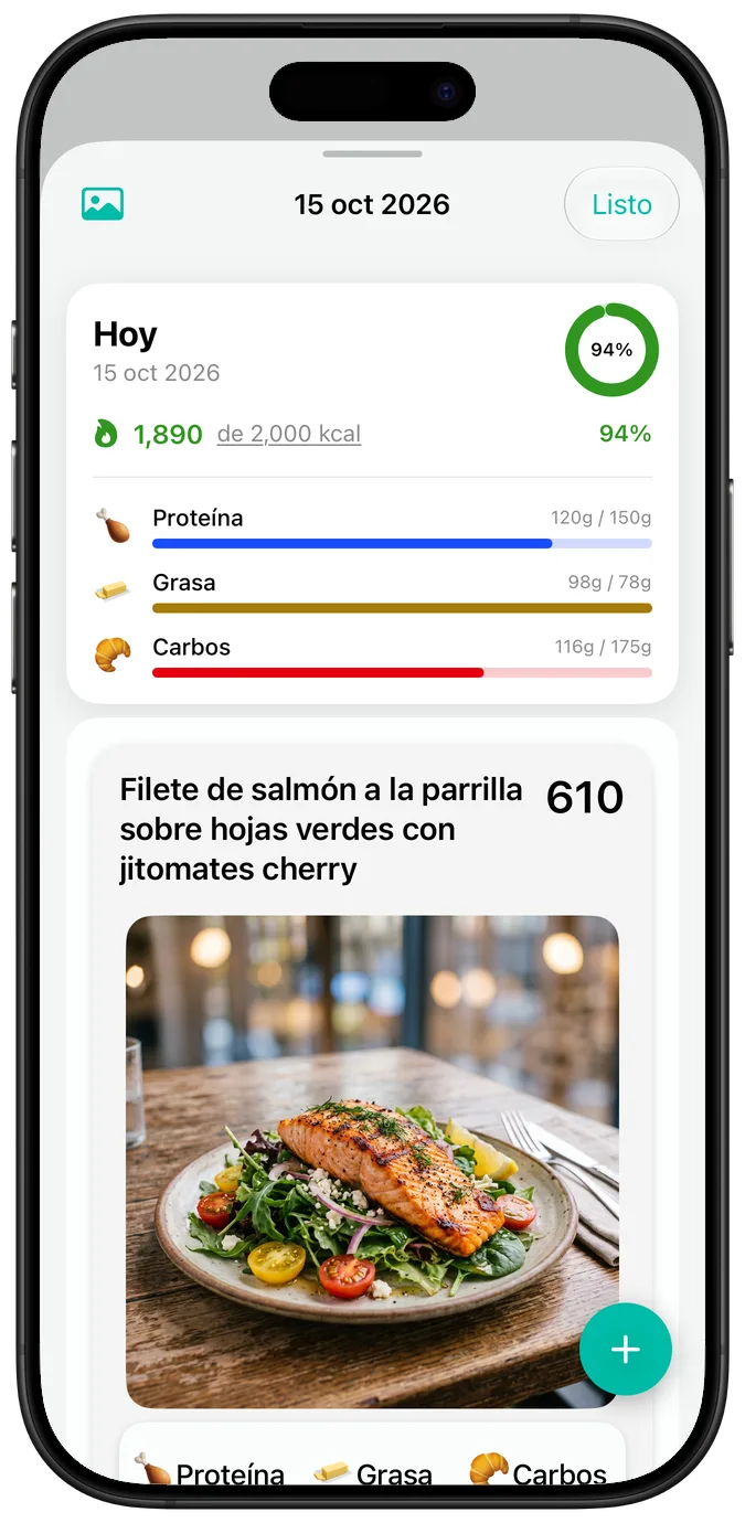 El resumen de un día con el tamaño de texto predeterminado: calorías, barras de progreso de los macros y una foto del platillo Filete de salmón a la parrilla sobre hojas verdes con jitomates cherry
