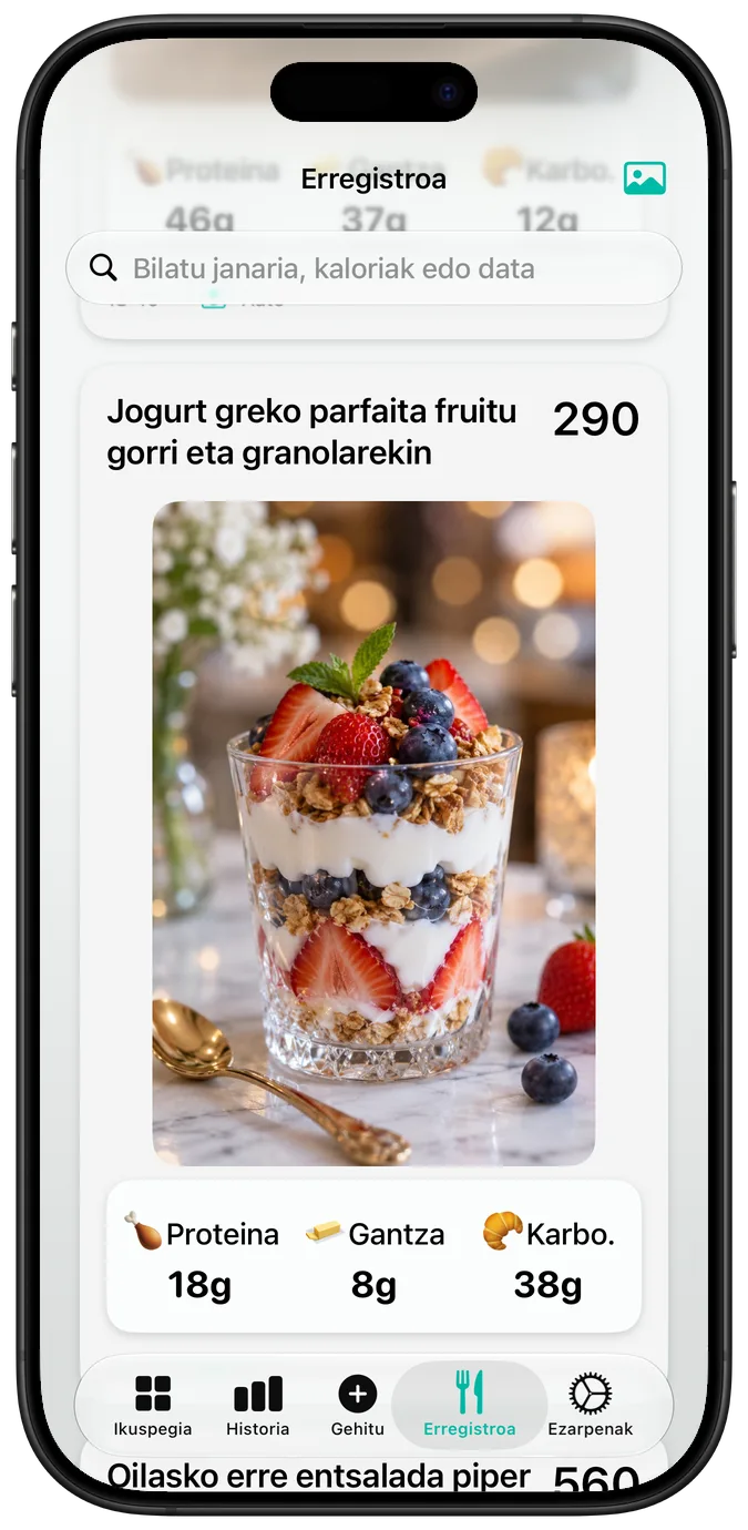 Elikagaien erregistroa, kaloriekin eta makroekin, plater hau erakusten duela: Jogurt greko parfaita fruitu gorri eta granolarekin