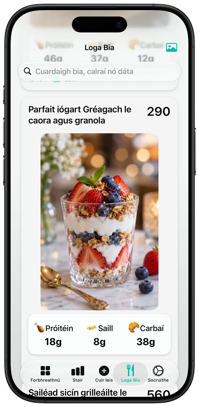 Loga bia: Parfait iógart Gréagach le caora agus granola, le calraí agus macraí