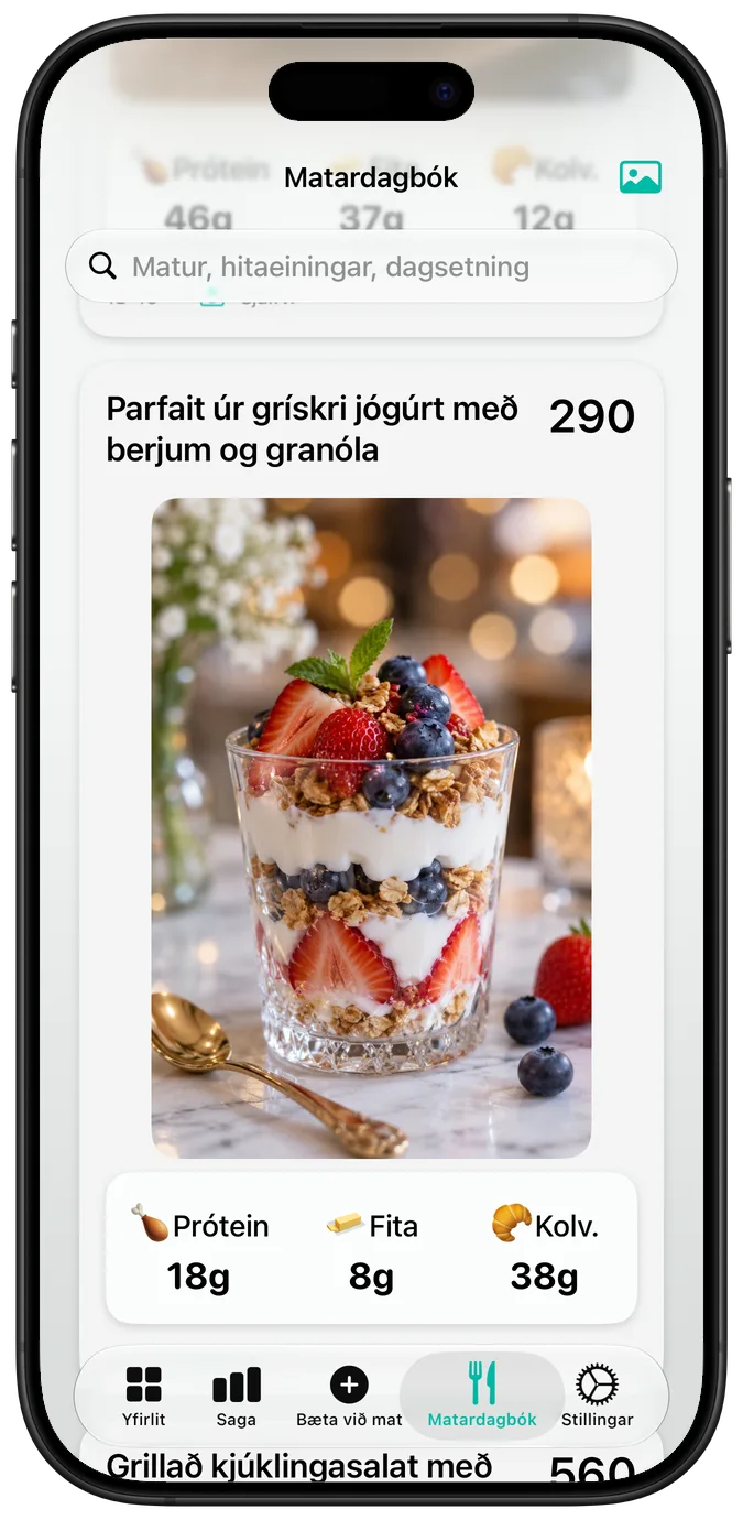 Matardagbók sem sýnir „Parfait úr grískri jógúrt með berjum og granóla“ ásamt hitaeiningum og næringarefnum